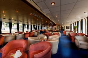 Amadeus River Cruises 07 AMADEUS Bar.jpg